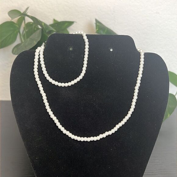 Retro Pearlesque Faux Pearl and Necklace and Bracelet Set - Picture 1 of 4
